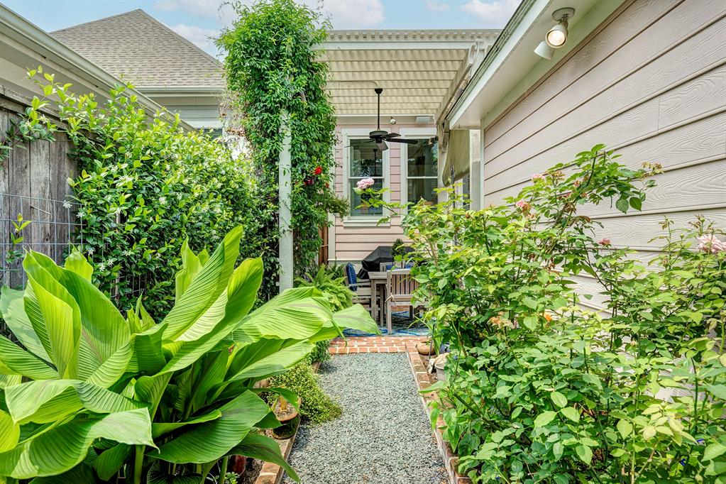 312 W 17th Street