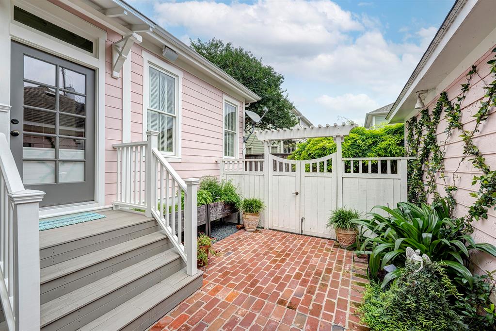 312 W 17th Street