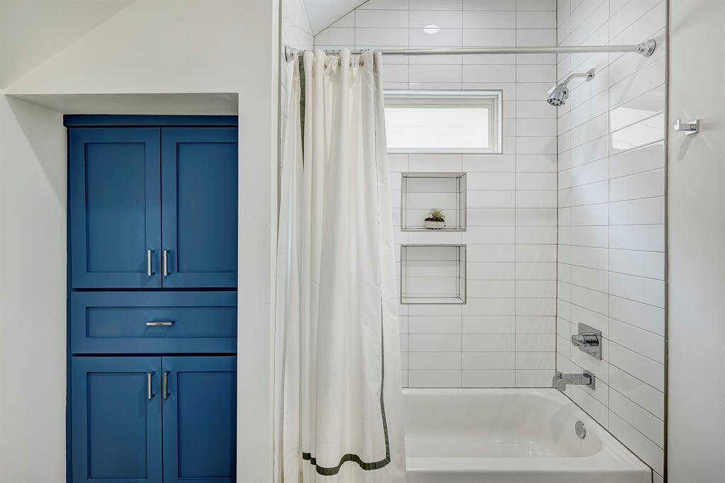 312 W 17th Street