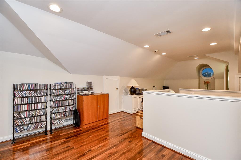 28 Sunset Boulevard