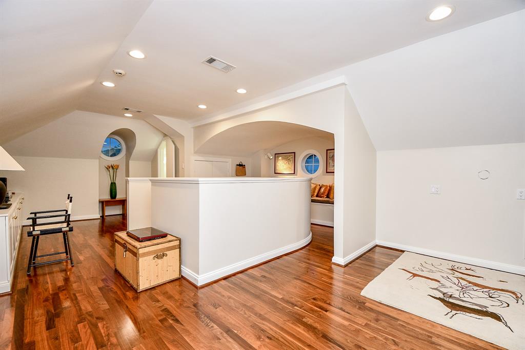 28 Sunset Boulevard