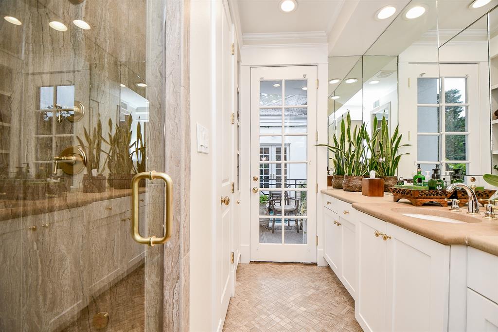 28 Sunset Boulevard