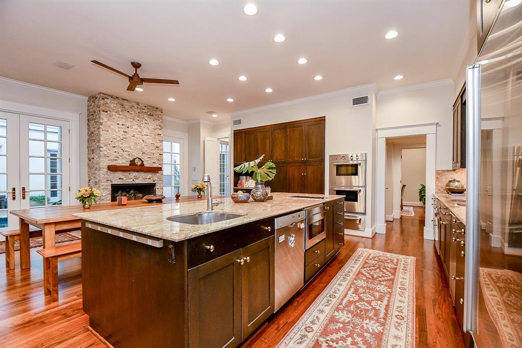 28 Sunset Boulevard