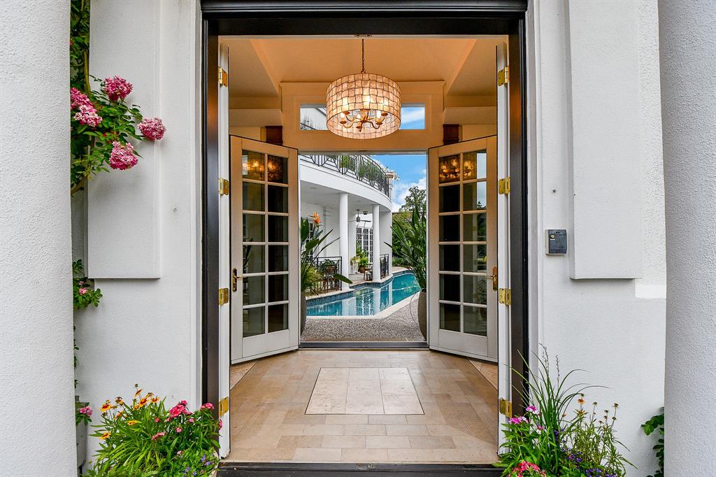 28 Sunset Boulevard