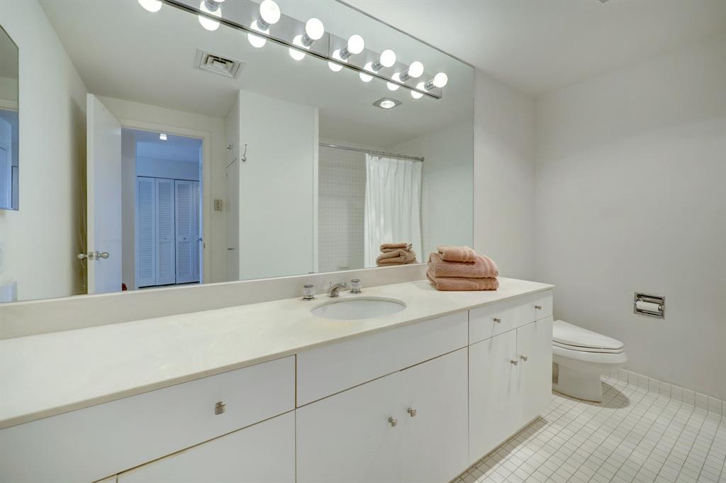 5000 Montrose Boulevard # 17A