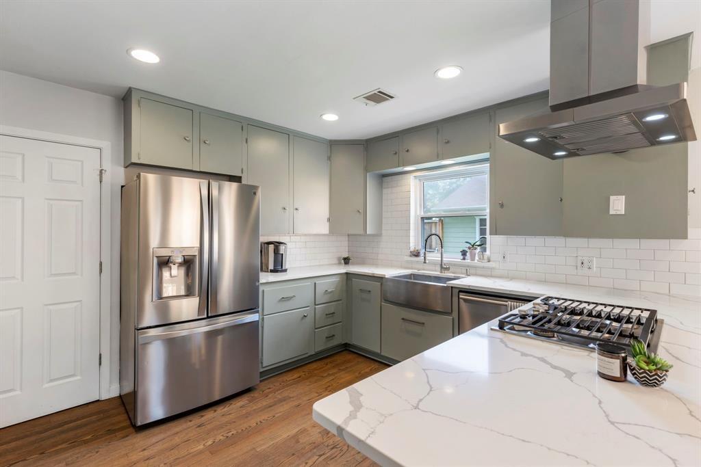 982 West 42nd Street