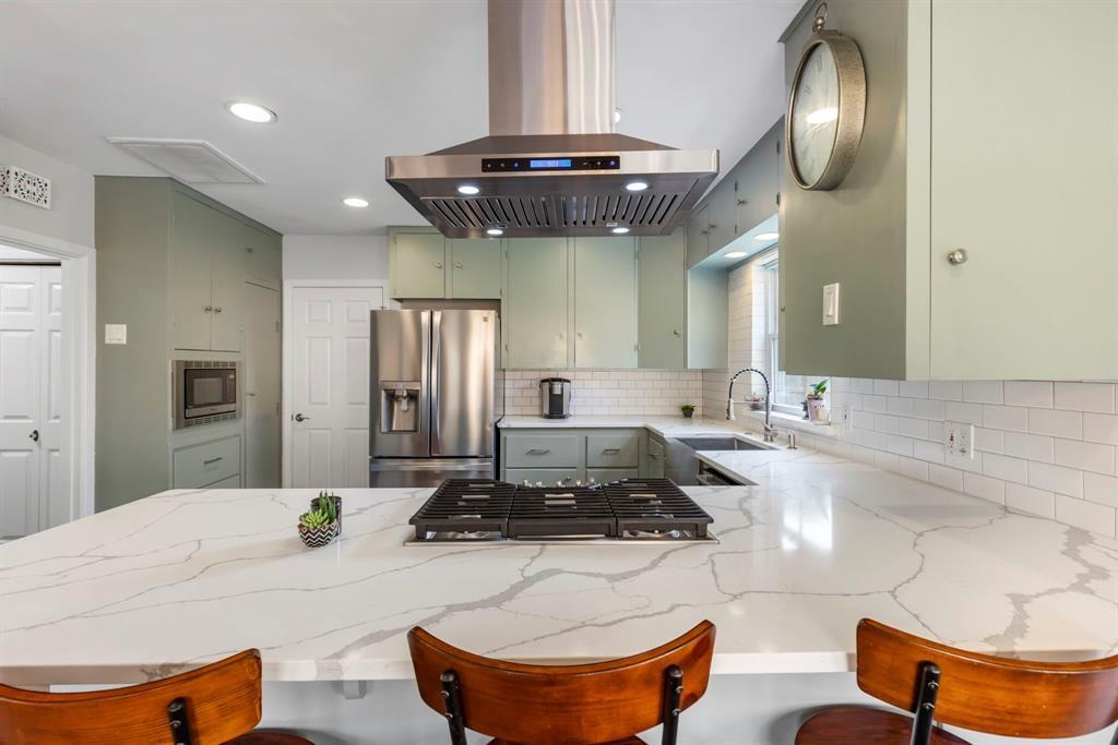 982 West 42nd Street