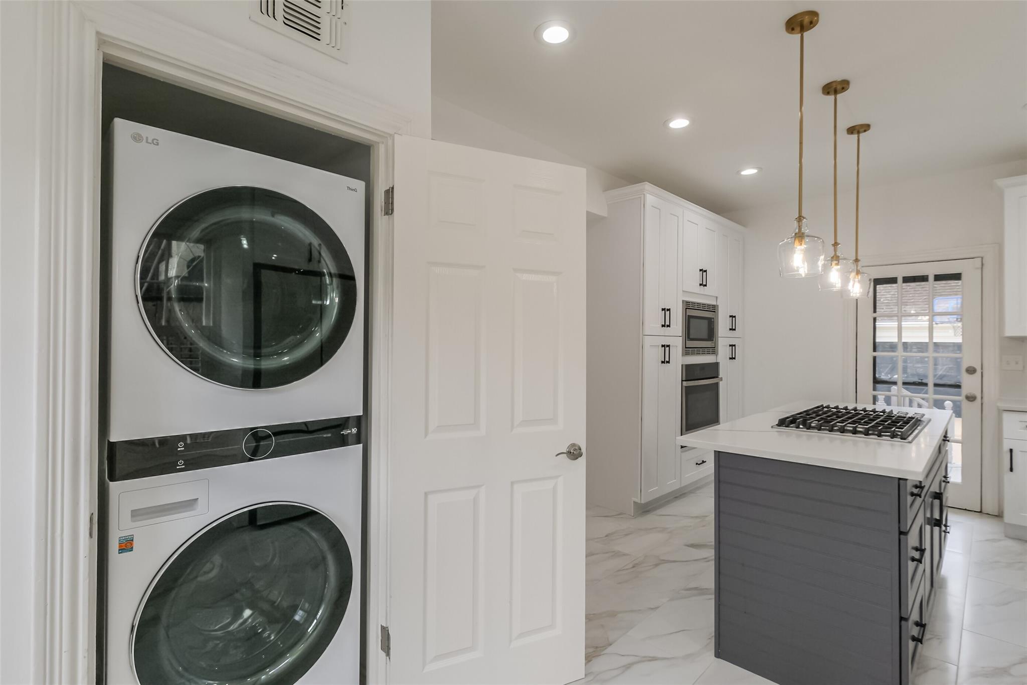 2201 Maroneal Street