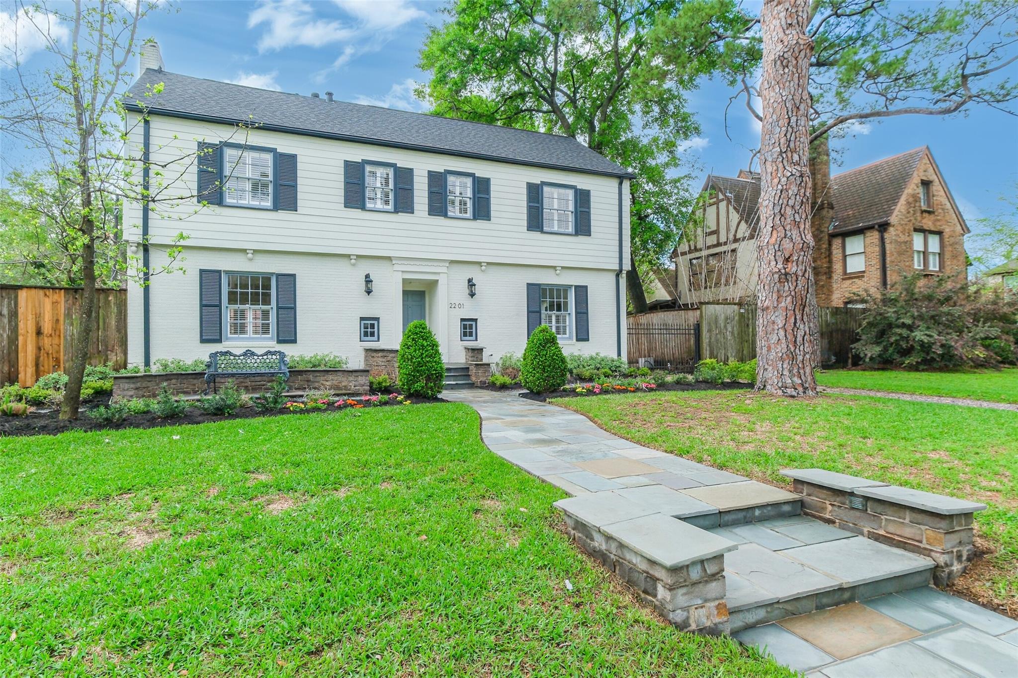 2201 Maroneal Street