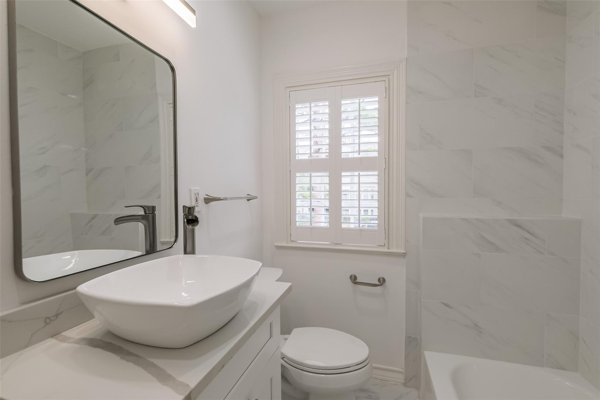 2201 Maroneal Street