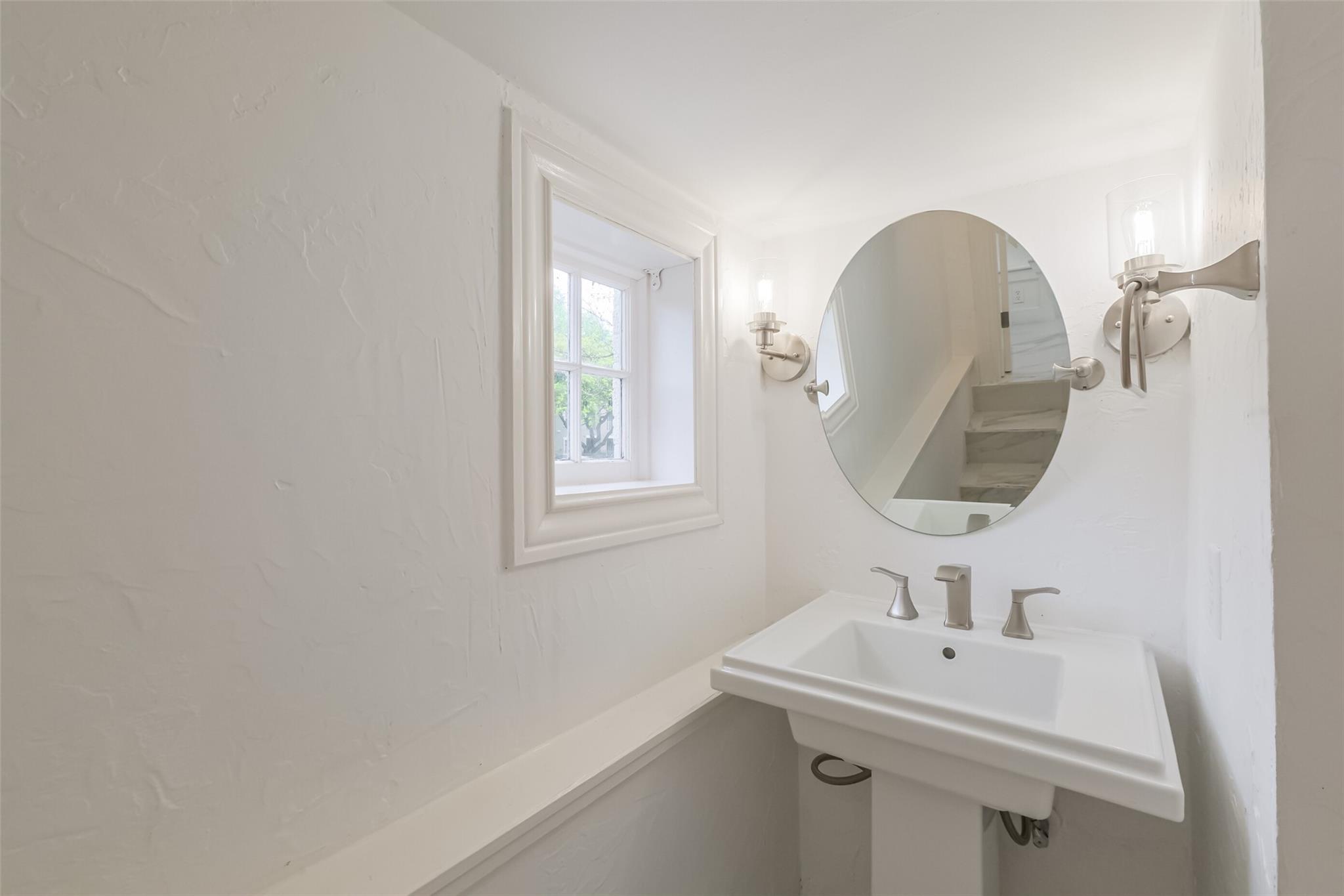 2201 Maroneal Street