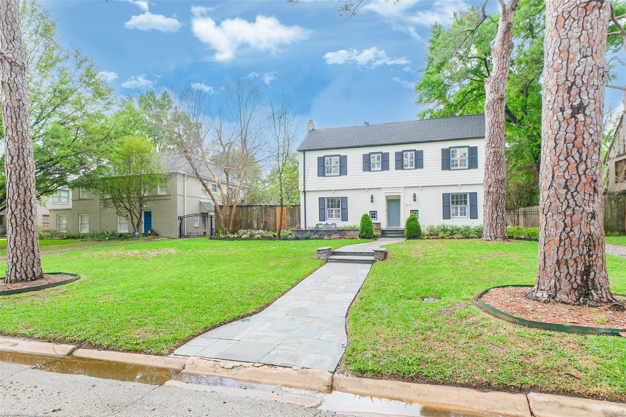 2201 Maroneal Street