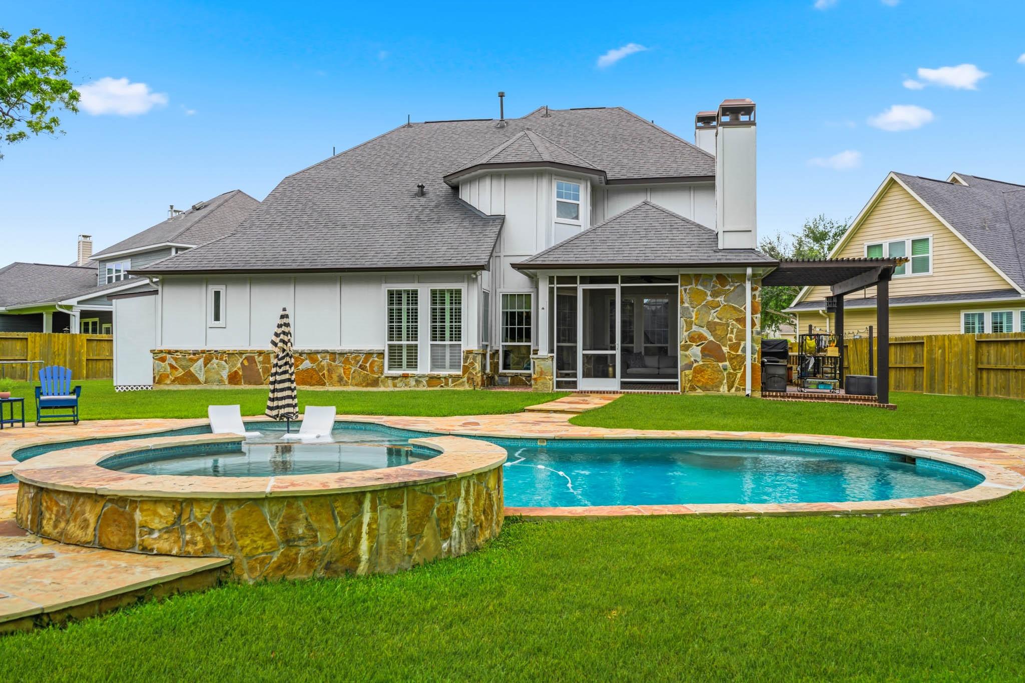 3 Misty Crest Dr