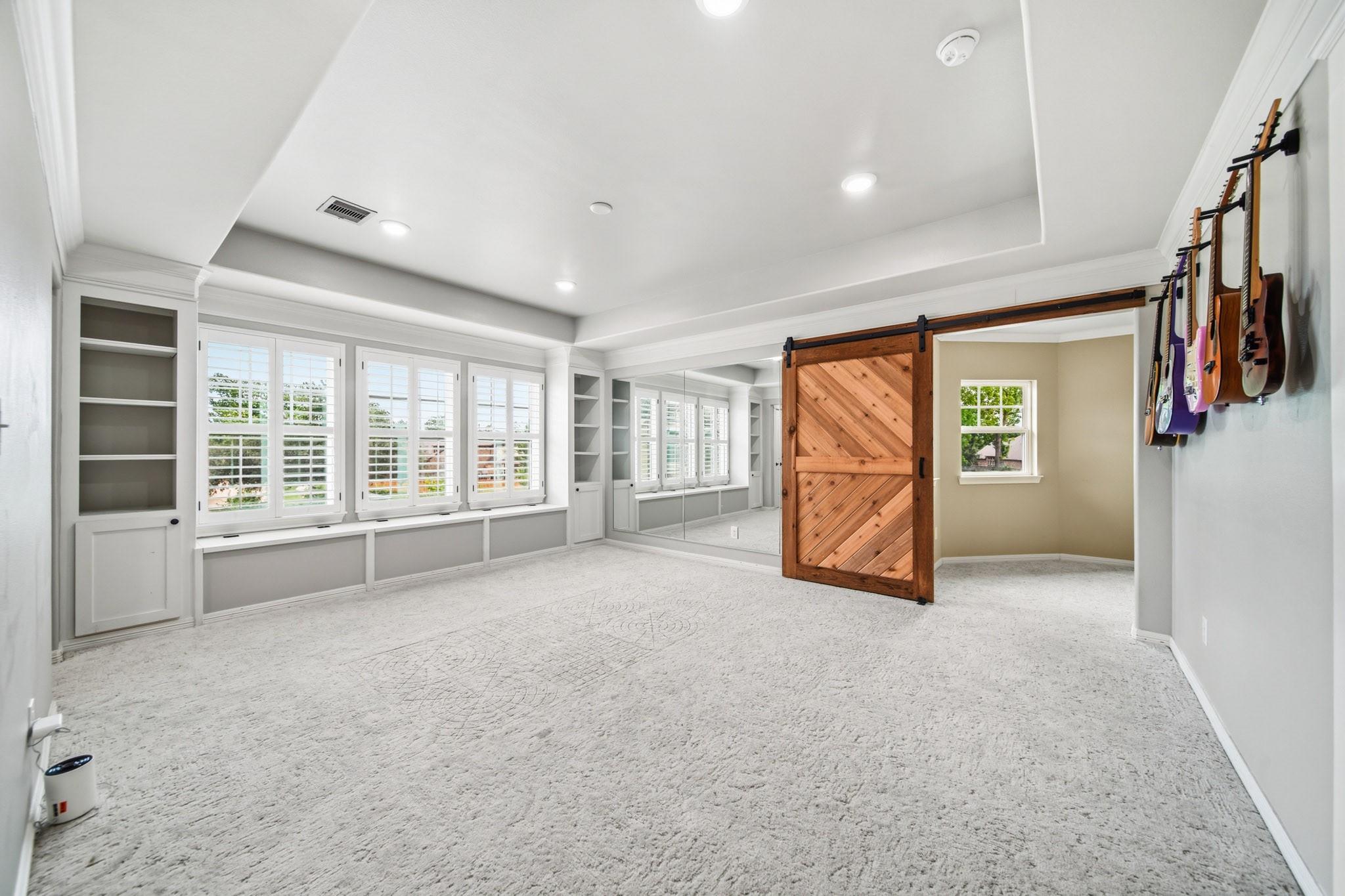 3 Misty Crest Dr