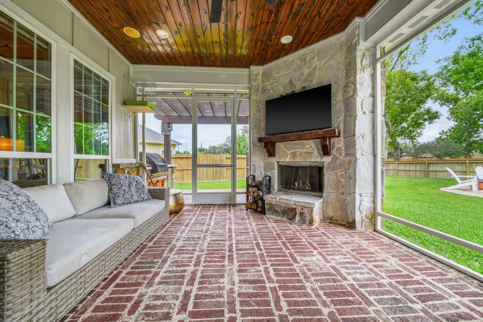 3 Misty Crest Dr