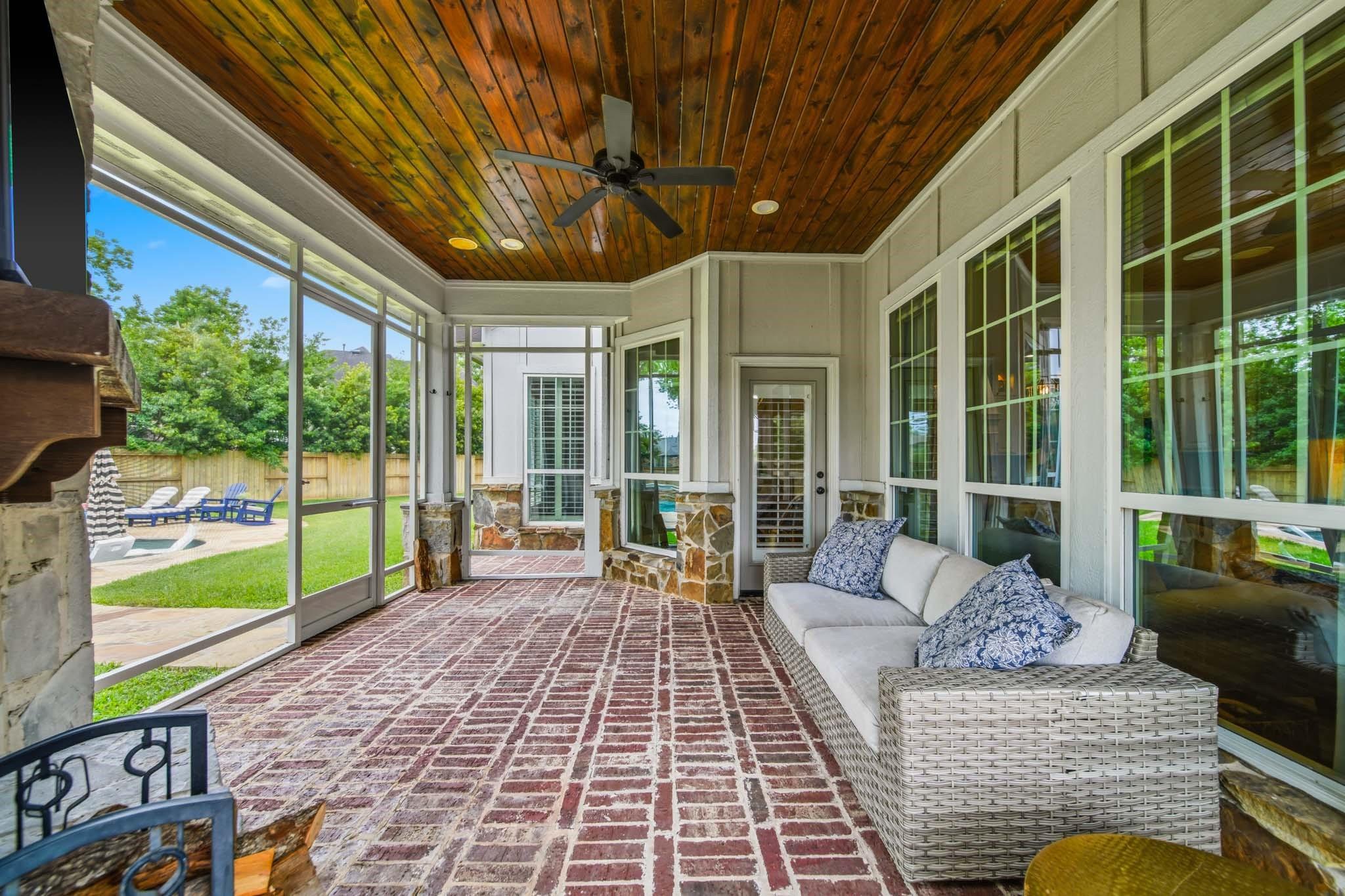 3 Misty Crest Dr