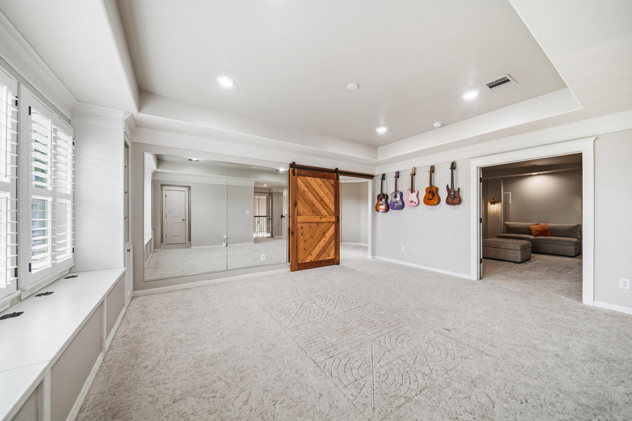 3 Misty Crest Dr