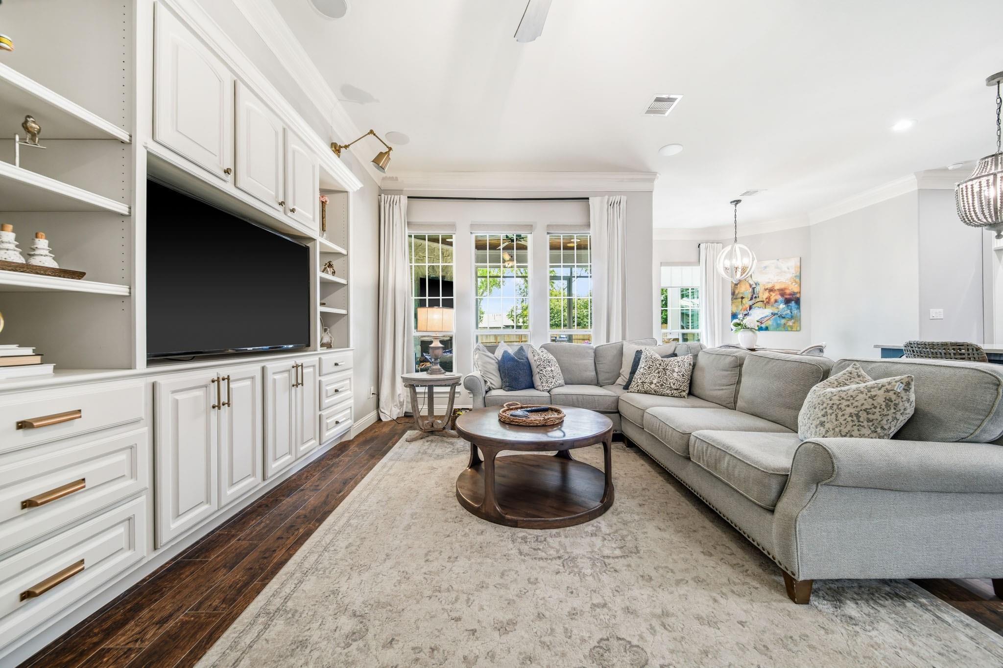 3 Misty Crest Dr