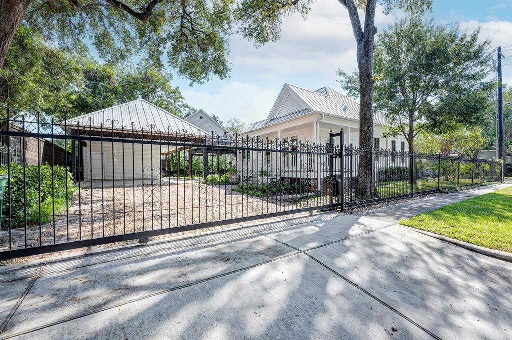 319 W 15th Street