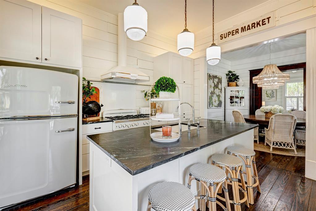 319 W 15th Street