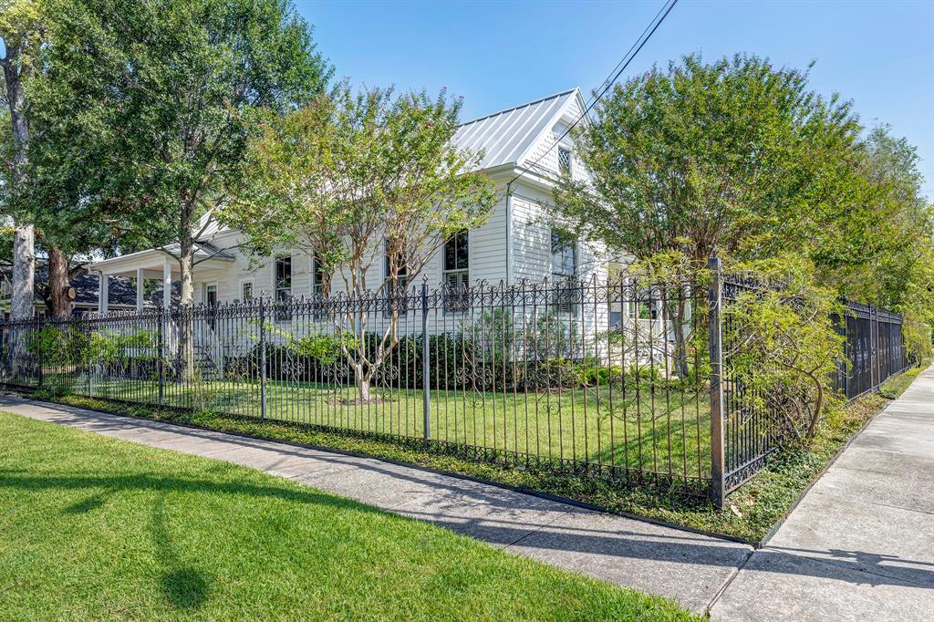 319 W 15th Street