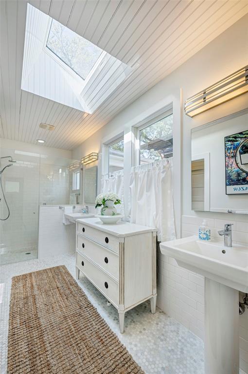319 W 15th Street