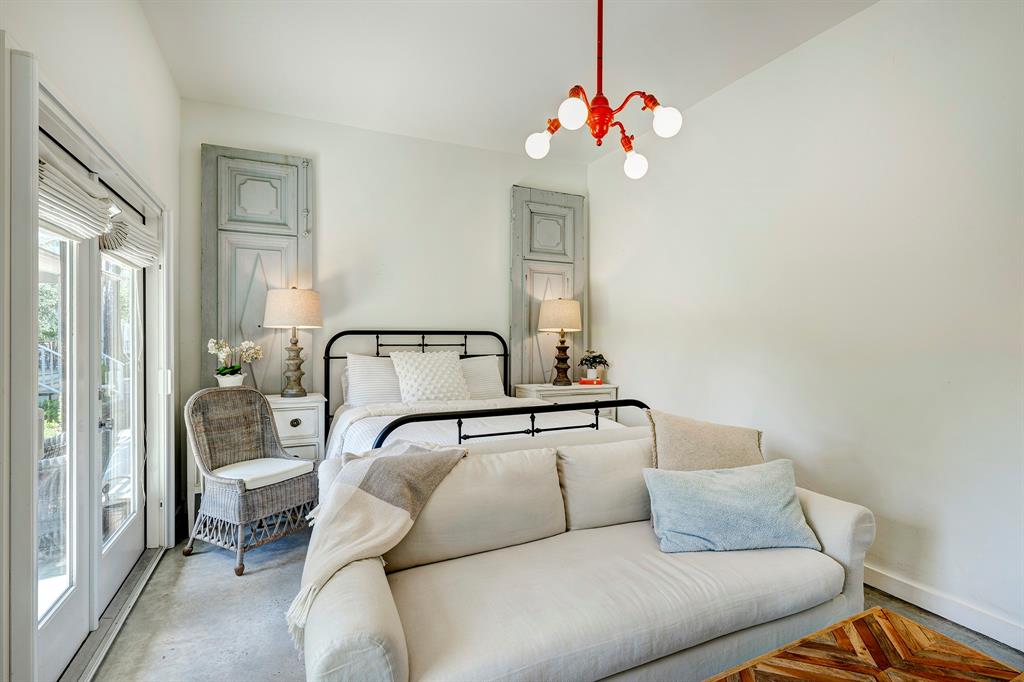 319 W 15th Street