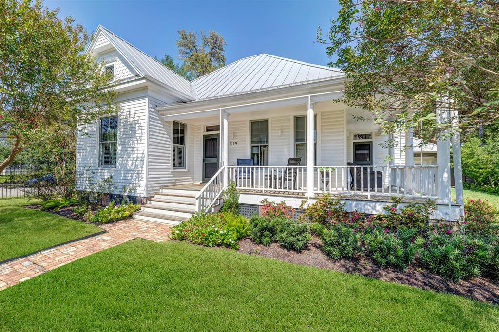 319 W 15th Street