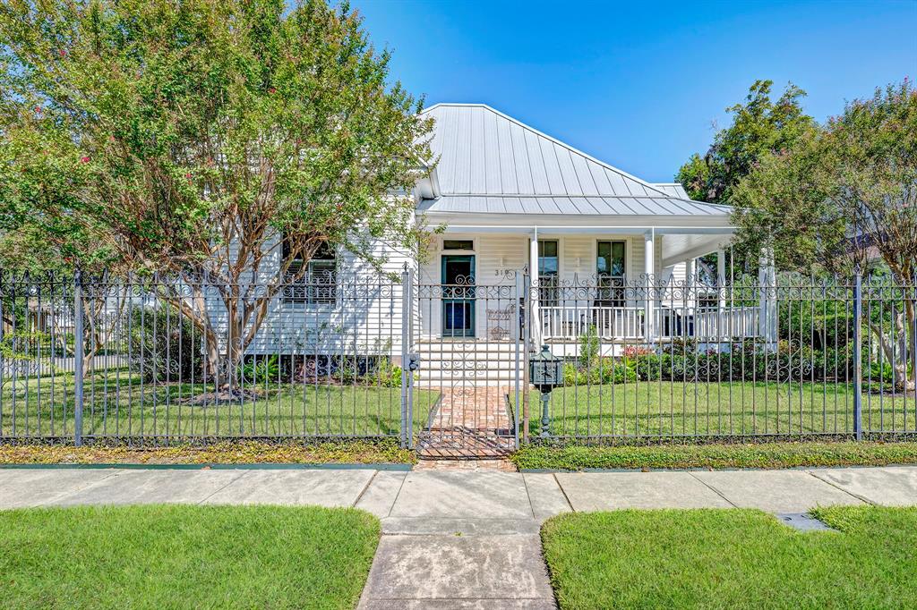 319 W 15th Street