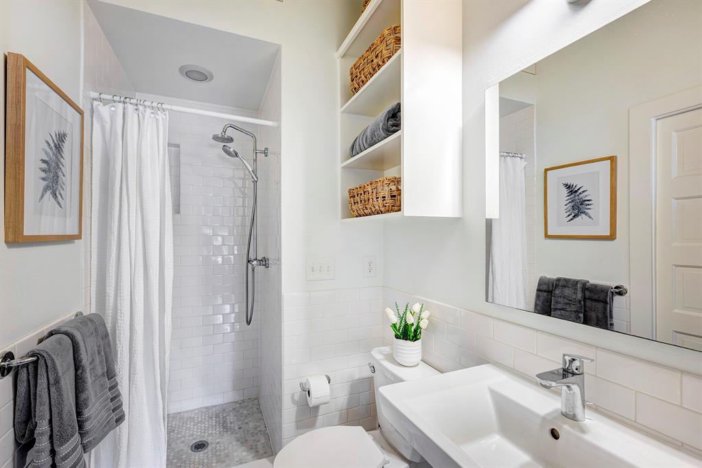 319 W 15th Street