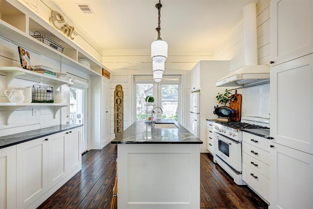 319 W 15th Street