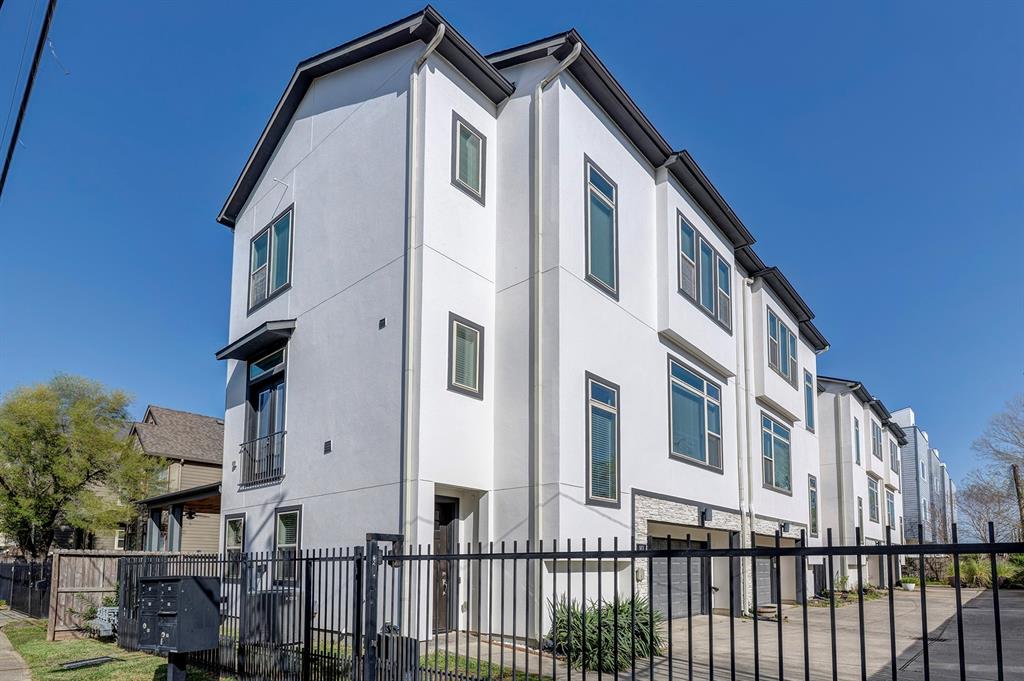 913 W 24th Street