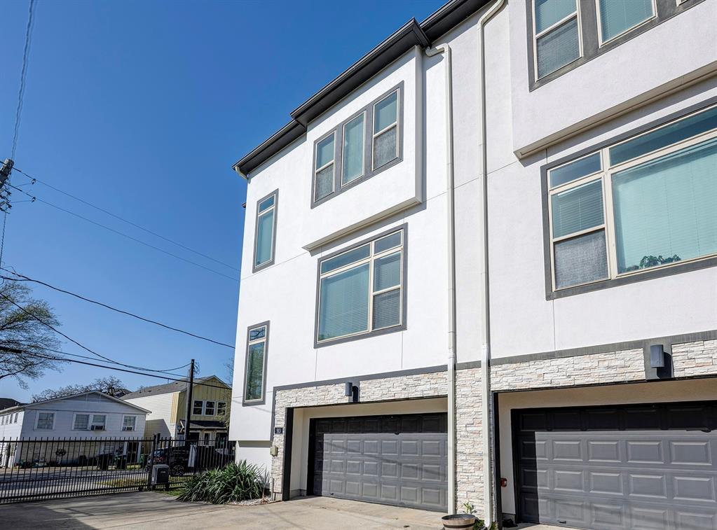 913 W 24th Street