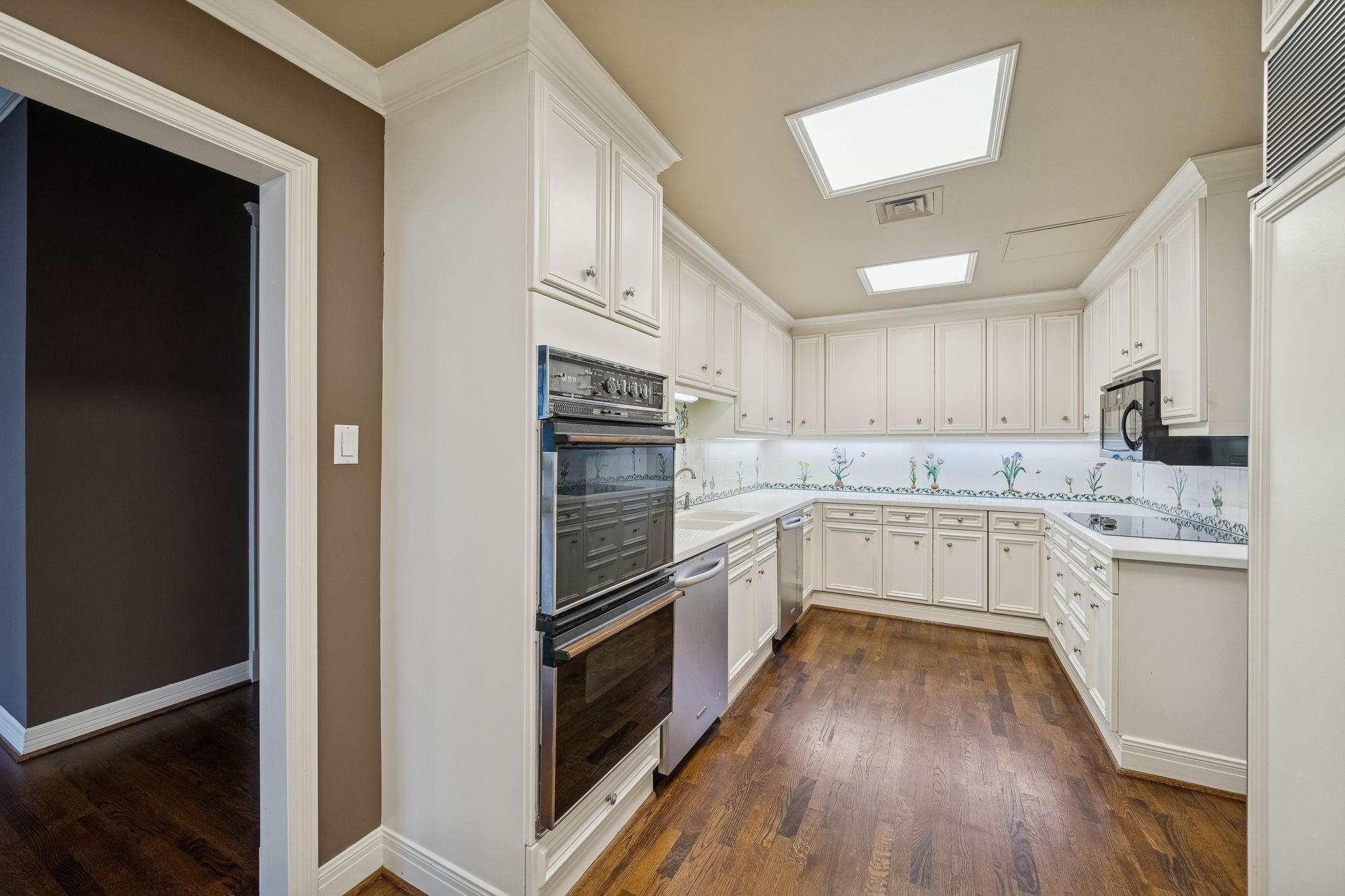 1111 Hermann Drive # 28D