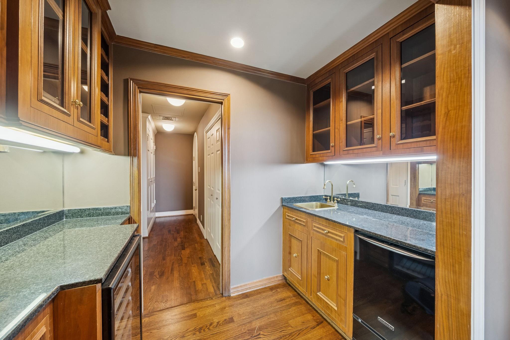 1111 Hermann Drive # 28D