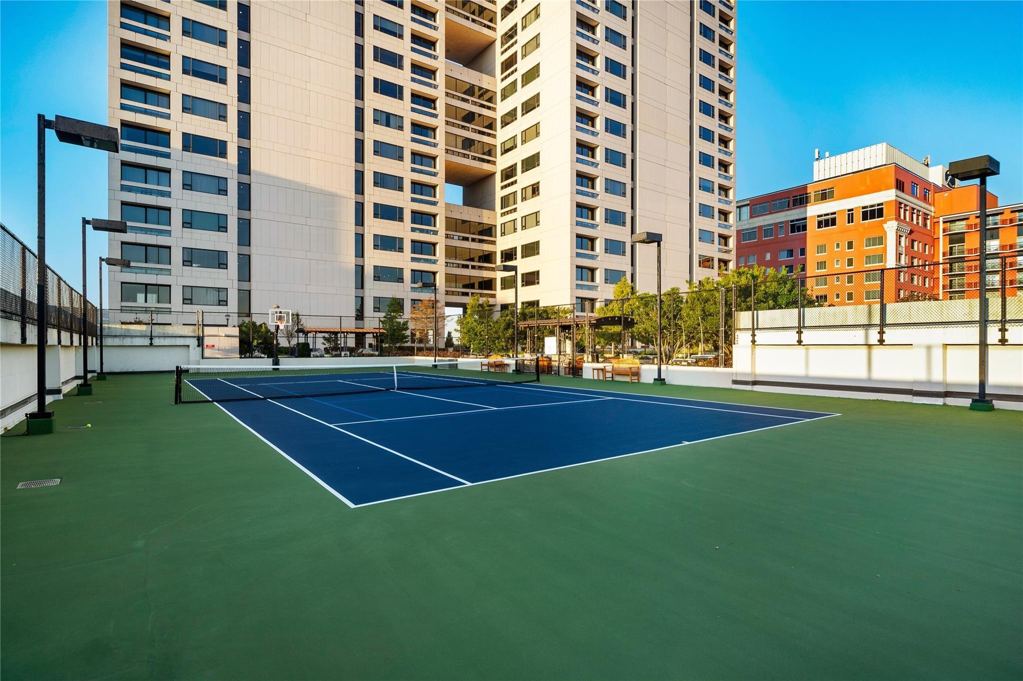 1111 Hermann Drive # 28D