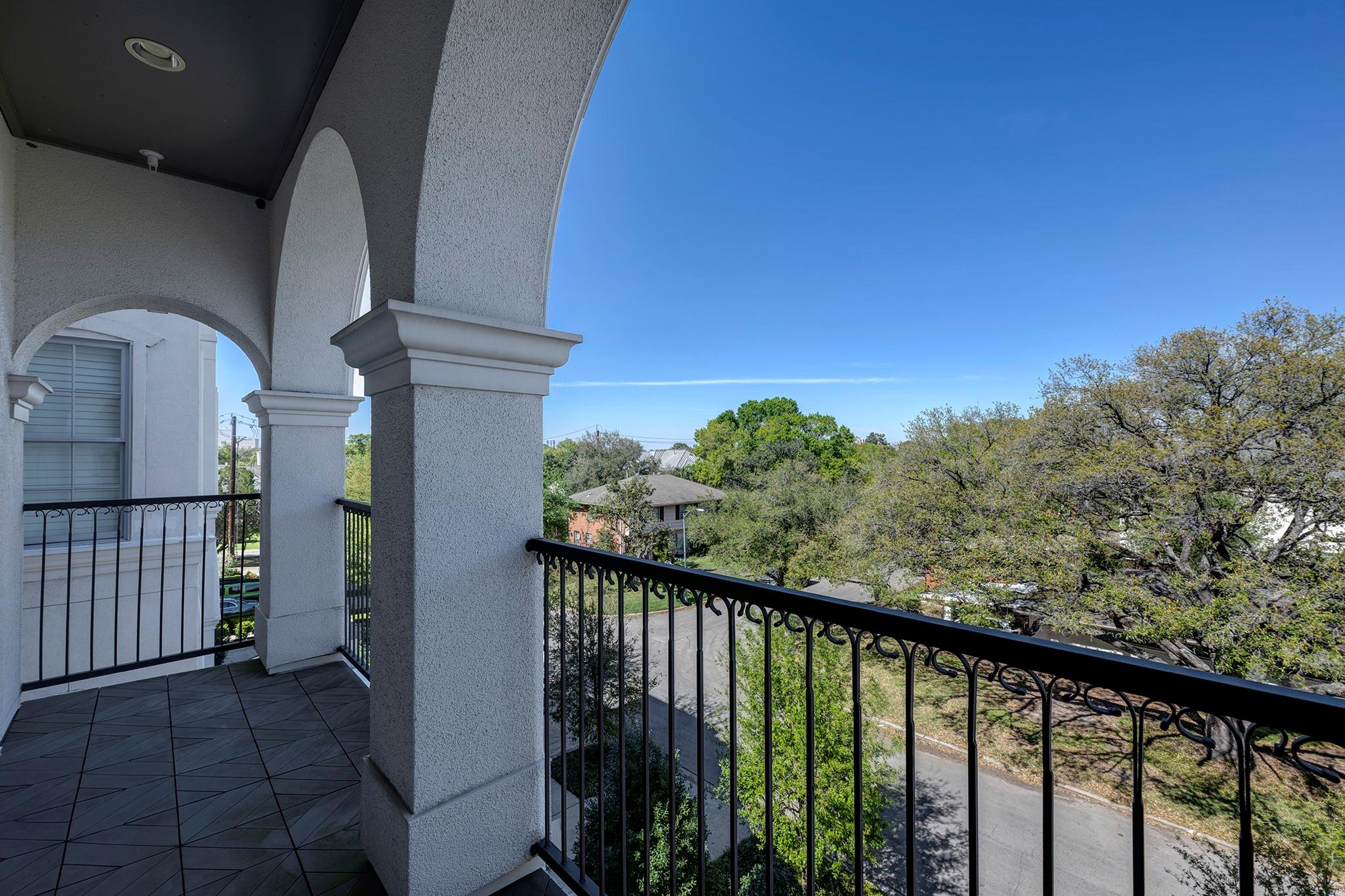 6826 Bellgreen Drive