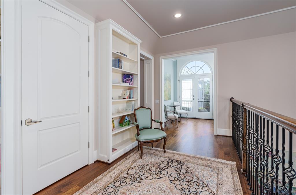 64 E Broad Oaks