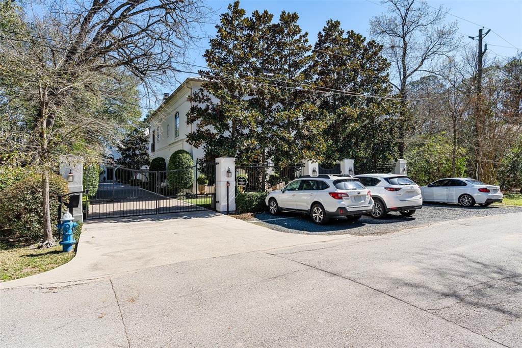 64 E Broad Oaks