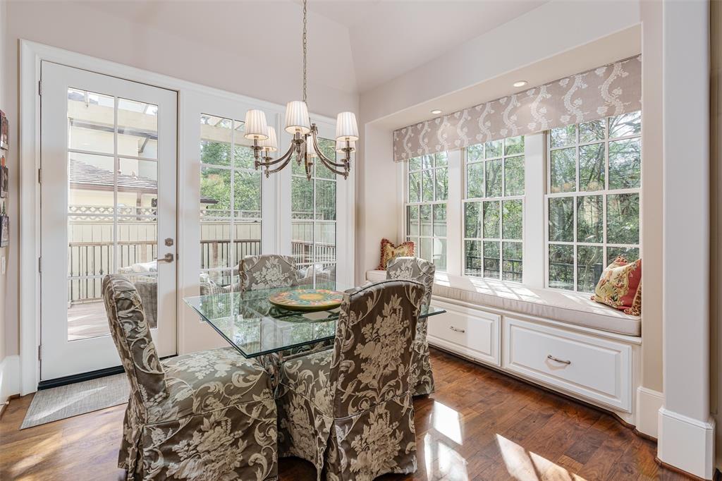 64 E Broad Oaks