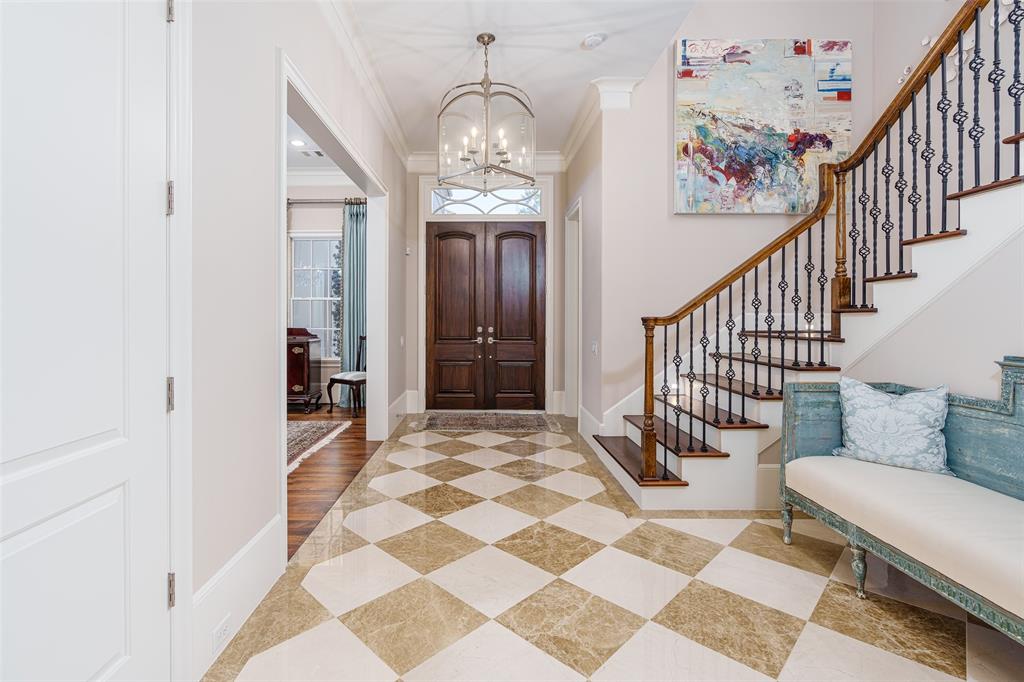 64 E Broad Oaks