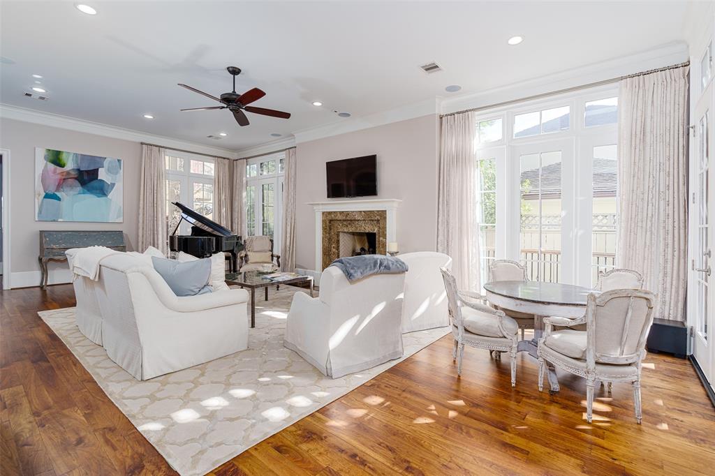 64 E Broad Oaks