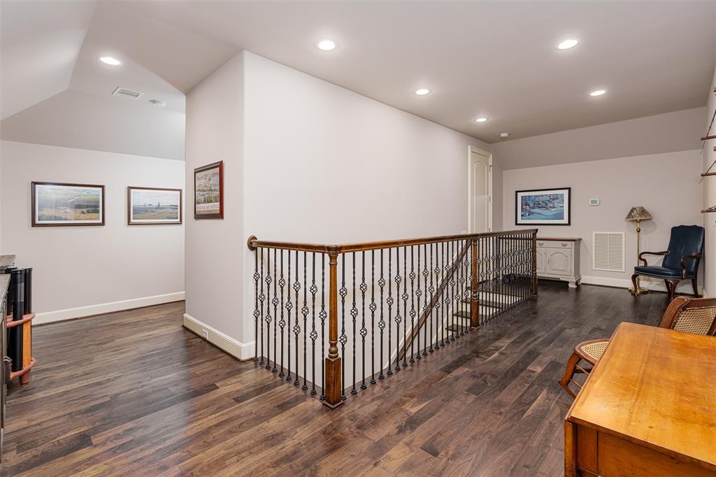 64 E Broad Oaks