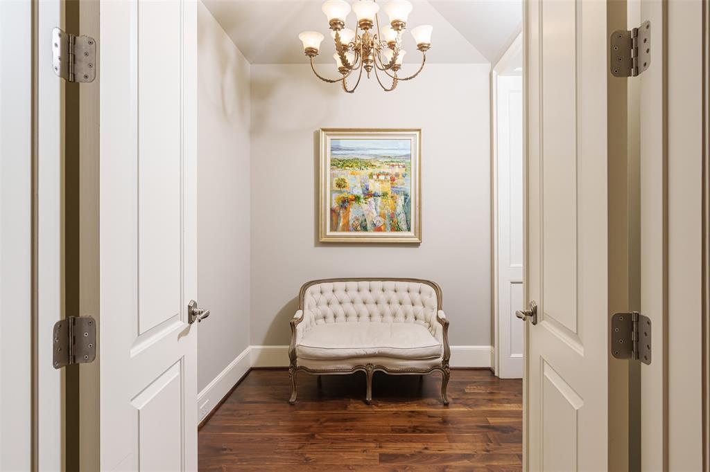 64 E Broad Oaks