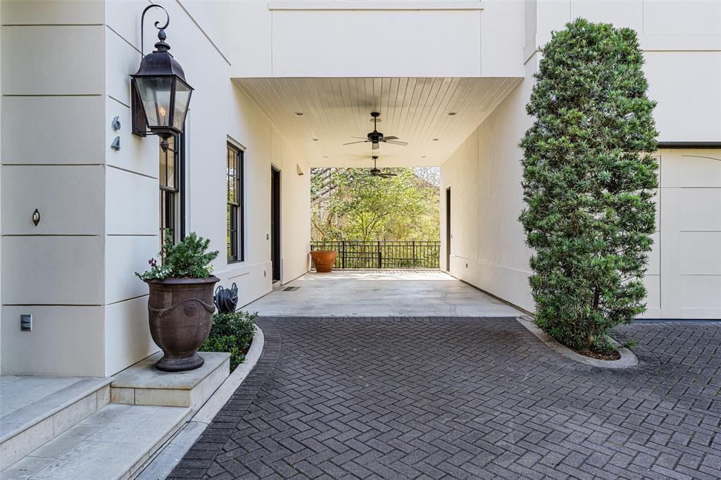 64 E Broad Oaks