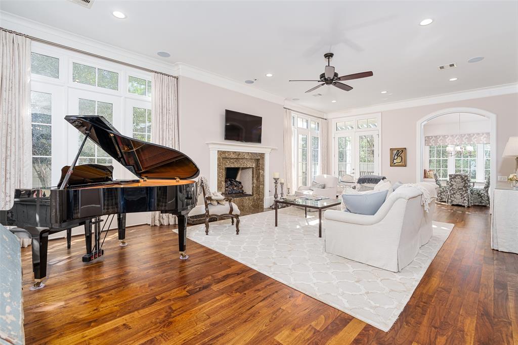 64 E Broad Oaks