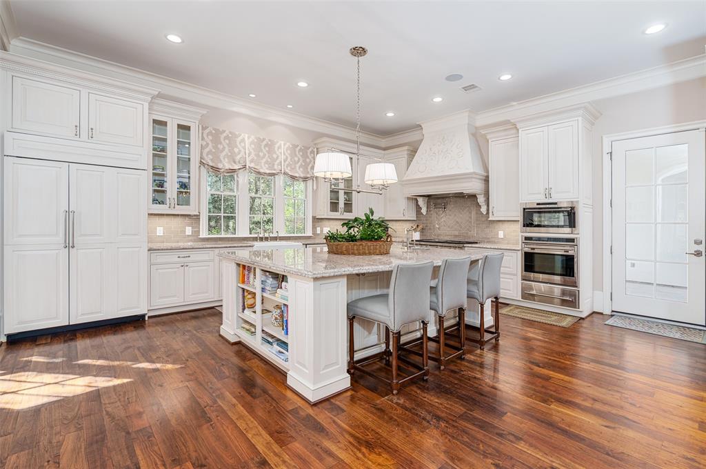 64 E Broad Oaks