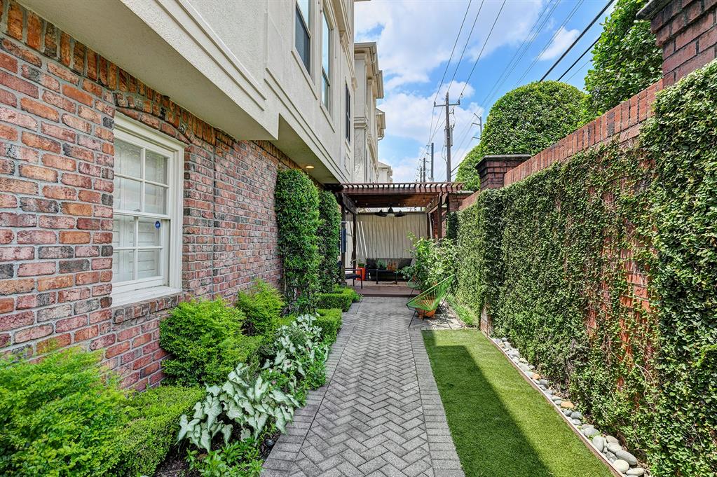 1902 Greenwich Terrace Drive