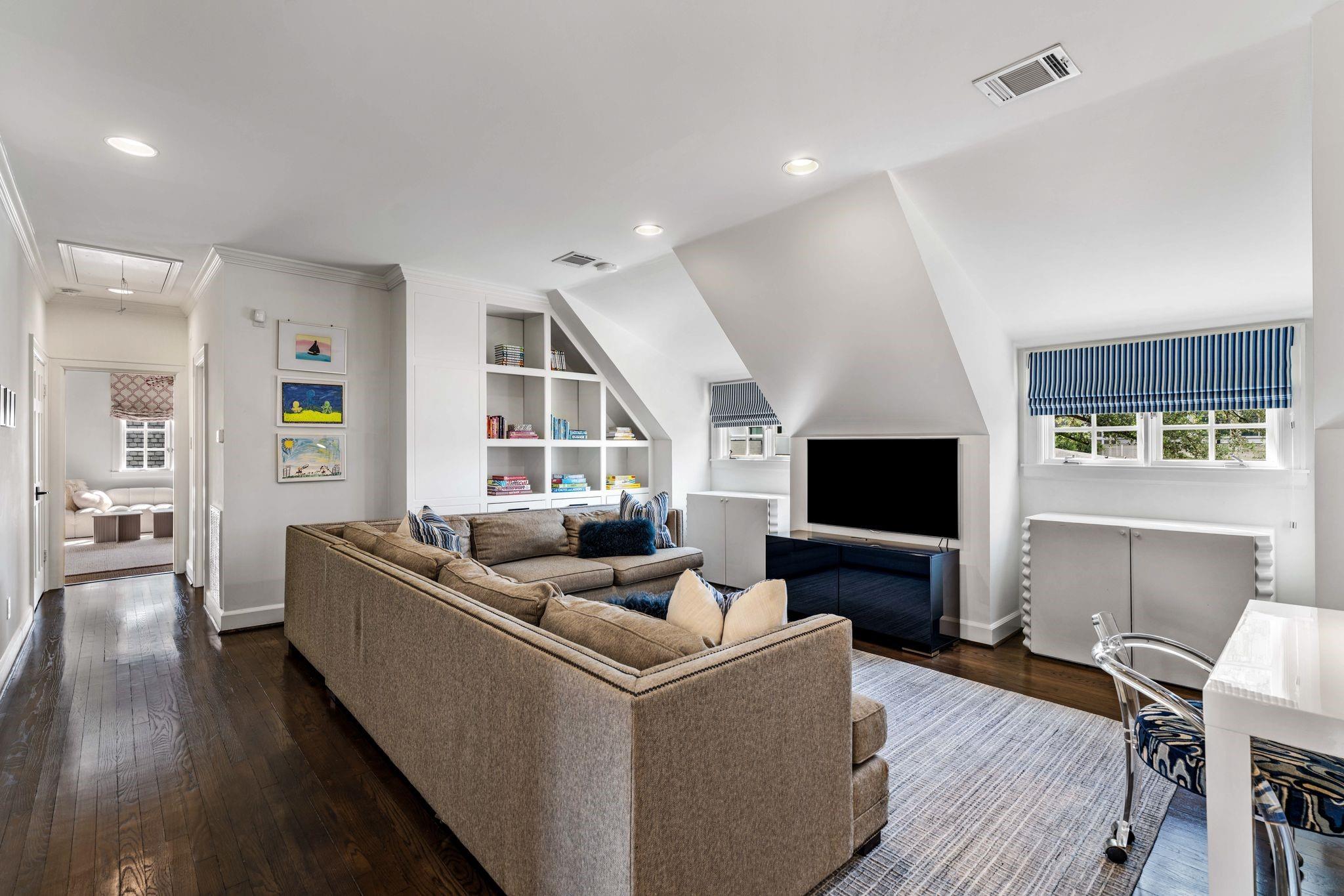 5672 Cedar Creek Drive