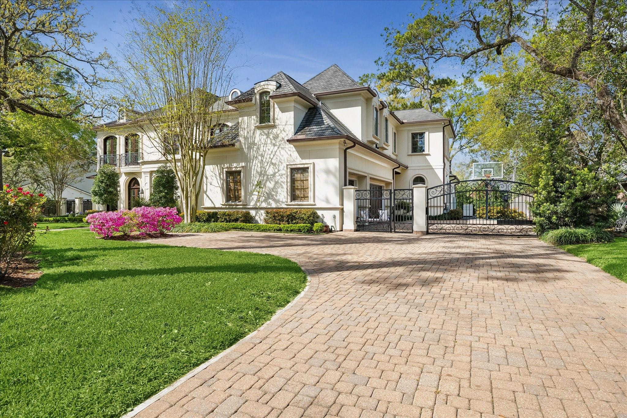 107 Willowend Drive